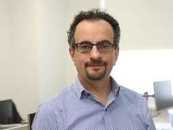 La trayectoria de Jon Benjamin en el ámbito diplomático inició en 1986 dentro del departamento de Desarrollo Internacional como oficial para Pakistán. ESPECIAL