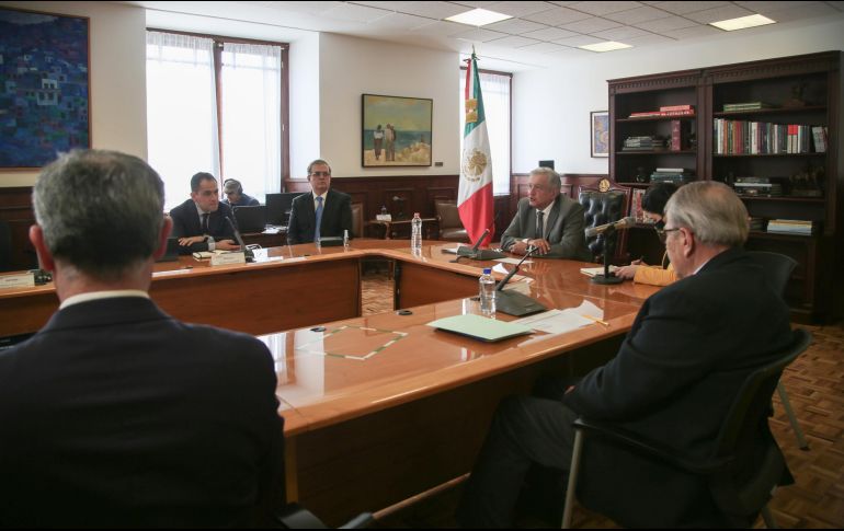 El Presidente López Obrador afirmó que se mantiene el compromiso del gobierno federal de inmunizar a todos los adultos mayores de 60 años antes de que termine marzo. TWITTER / @lopezobrador_