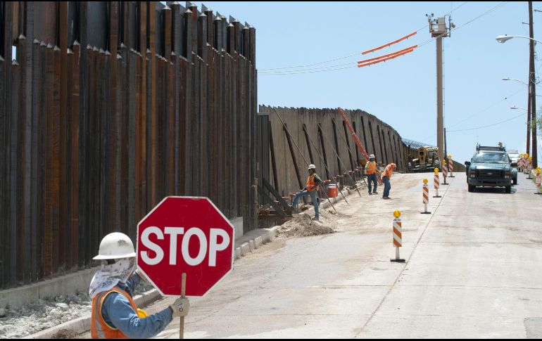 En sus primeras horas como presidente de Estados Unidos, Joe Biden atacará al corazón del legado político de su predecesor, Donald Trump.