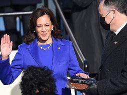 Kamala Harris jura el cargo con la ayuda de la jueza Sonia Sotomayor, la primera magistrada latina del Tribunal Supremo federal. AP / S. Loeb