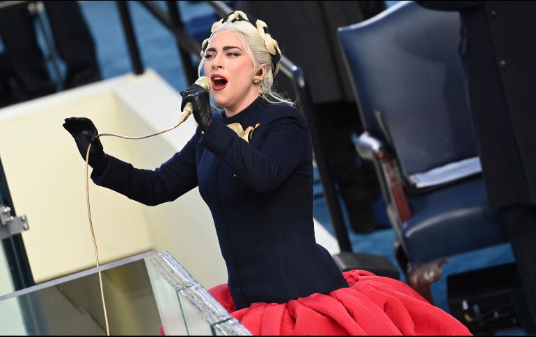 Lady Gaga durante su interpretación del himno nacional de EU. AP / S. Loeb