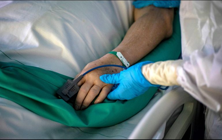 Con la línea COVID-19 (33 3823 3220) se pretende dejar libre el 911 para otras emergencias médicas, policiacas y de protección civil. EFE/M. Divisek