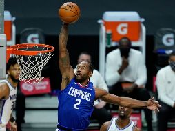 Kawhi Leonard destacó en ambos lados de la pista con 32 puntos (13 de 22 en tiros), 3 rebotes, 5 asistencias y 6 robos frente a 3 pérdidas. AP