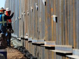 Entre las primeras medidas tomadas por Biden el miércoles al llegar a la Casa Blanca está la congelación de la construcción del muro fronterizo con México. EFE / ARCHIVO
