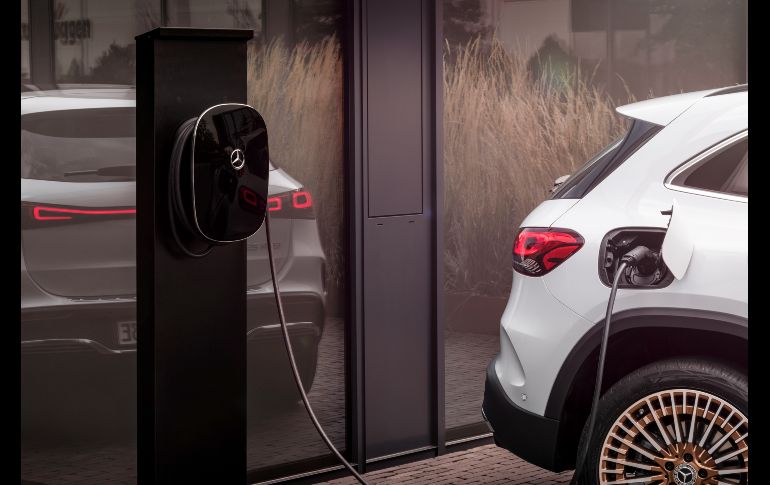 El Mercedes-Benz EQA es el primer miembro totalmente eléctrico de la familia de vehículos compactos de la marca. ESPECIAL