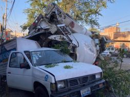 El lugar del incidente también presentó daños, sobre todo en el pavimento y las luminarias de la zona; además hubo derrame de diésel. ESPECIAL
