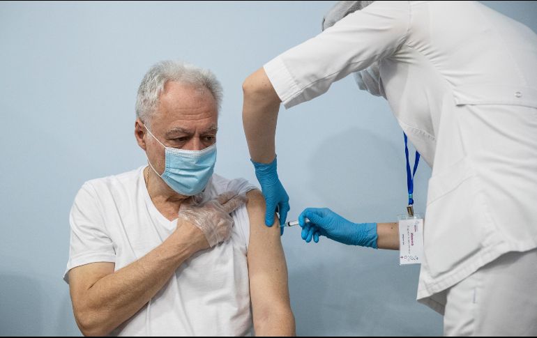 La efectividad de la vacuna Sputnik V contra el COVID-19 es de 91.4%. AP / P. Golovkin)