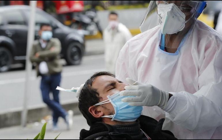 Advierten que se está viviendo el momento más complicado de la pandemia en México sin que se vea una reducción en la tendencia de contagios. EFE/M. Dueñas