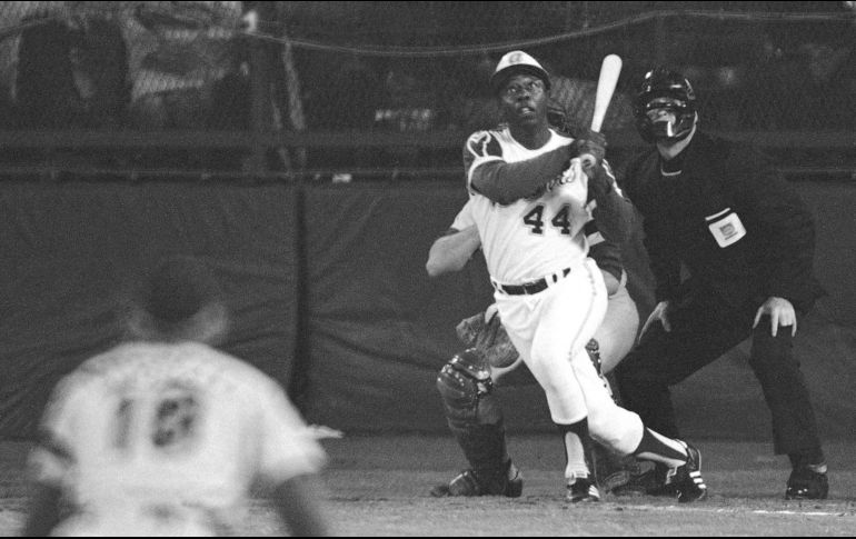 Hank Aaron será recordado como una de las figuras que aún poseen récords vigentes en la MLB. AP / ARCHIVO