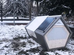 Cada cápsula cuenta con una capa termal para aislamiento, páneles solares que permiten que tenga energía y un sensor que permite a las autoridades saber cuando hay alguien ocupándolas. FACEBOOK / Ulmer Nest