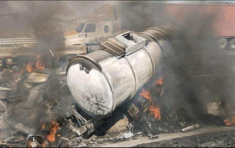 Unidades de emergencia esperan sofocar las llamas para buscar a más víctimas en las próximas horas. ESPECIAL