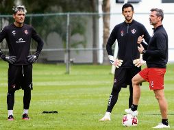 El técnico argentino (derecha) confía en que los Zorros despierten hoy ante los felinos. IMAGO7