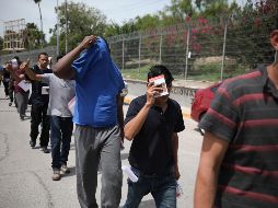 La denuncia busca frenar la pausa en las deportaciones “para ciertos extranjeros” que entró en vigor ayer. AP/E. Espejel