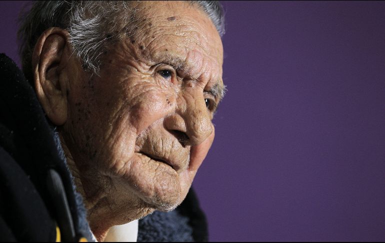 Residente en Ciudad de Juárez, don Manuel da algunos consejos para vivir muchos años: trabajo duro y llevar una vida sin vicios. EFE / L. Torres