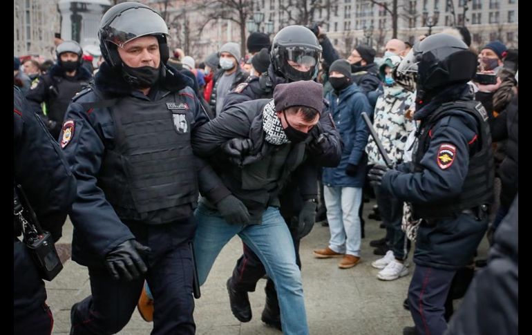 Las principales concentraciones tuvieron lugar en Moscú y en San Petersburgo, con unos 20 mil participantes en cada ciudad. EFE/M. Shipenkov