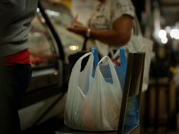 Desde el año pasado, las autoridades de Jalisco debían aplicar sanciones por comercializar, distribuir y entregar bolsas de plástico de un solo uso. EL INFORMADOR/ARCHIVO
