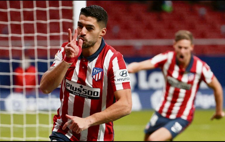 GOL DE CUMPLEAÑOS. Luis Suárez se dio un regalo al marcarle al Valencia. EFE