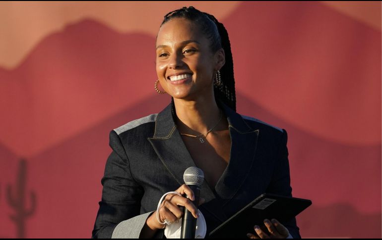 Desde hace unos años, Alicia Keys dejó de utilizar maquillaje para mostrar la belleza natural y real de las mujeres. AP / ARCHIVO