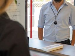 COVID-19: Con un mini gadget, Nissan cuidará la “sana distancia”