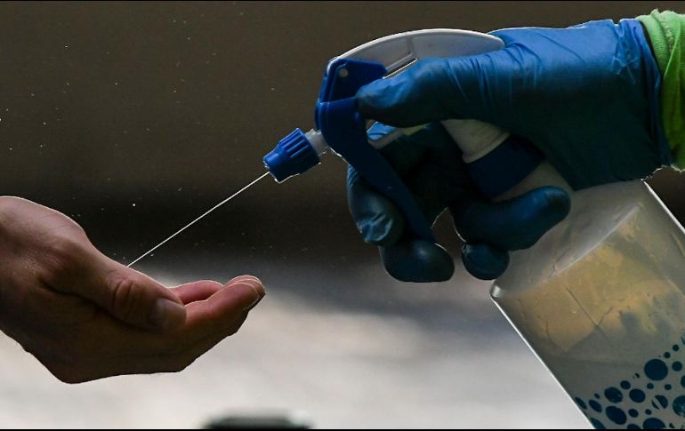 Un análisis de la FDA a geles antibacteriales importados de México encontró que 84% de las muestras no cumplían con las regulaciones de la agencia. NTX/ARCHIVO