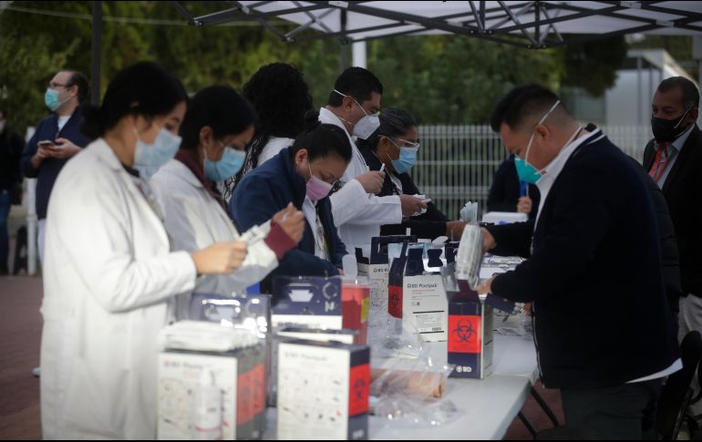 Mediante esta campaña los estudiantes de salud podrán aplicar la vacuna y los de otras carreras podrán participar en la logística. EL INFORMADOR / ARCHIVO