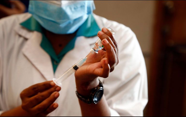 La previsión del rector Villanueva es que haya un punto de vacunación en cada campus universitario. EFE/M. Alam