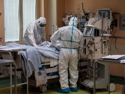 Una hipótesis señalada en el texto sugiere que la infección por COVID-19 habría desencadenado una respuesta inmunitaria antitumoral. AFP / ARCHIVO