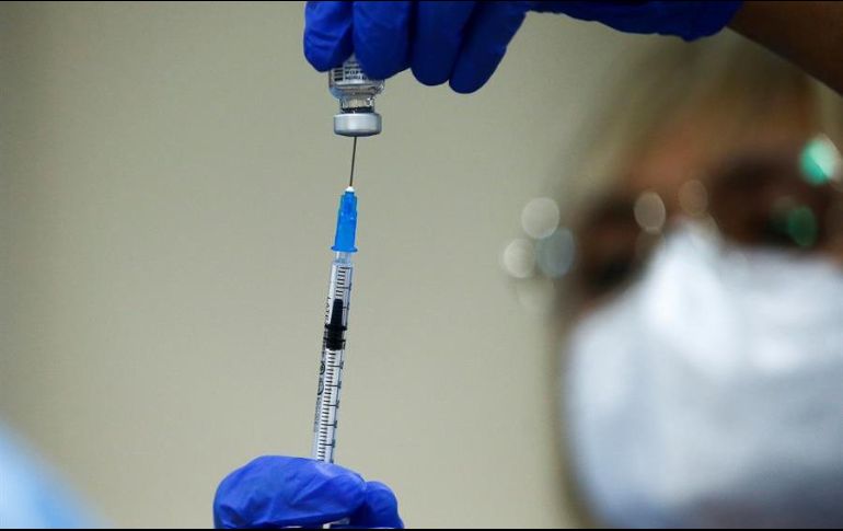 La entrega de dosis comenzó el 23 de diciembre pasado, pero se tiene un retraso de unas tres semanas, lo que ha detenido el avance del programa de vacunación. EFE/Q. García