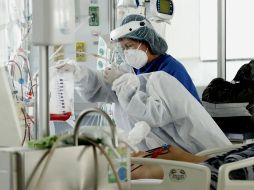 La enfermera, quien tenía 70 años, se contagió de COVID-19 en los primeros días del mes de diciembre. EFE/M. Dueñas