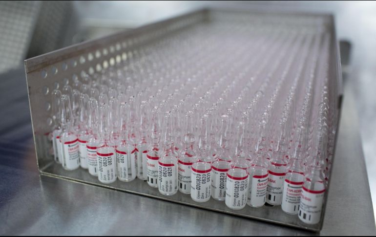 Los laboratorios están vendiendo a los Gobiernos a precios especiales por el volumen. EFE/A. Rudakov