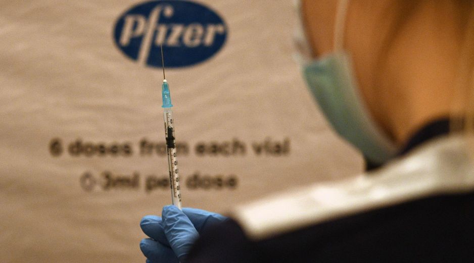 La vacuna, que debe ser administrada en dos dosis, ha demostrado una efectividad del 95%. AFP / O. Scarff