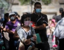 Los usuarios en redes reclaman que en bares, plazas, tianguis y en el centro tapatío las aglomeraciones sigan. EL INFORMADOR / F. Atilano