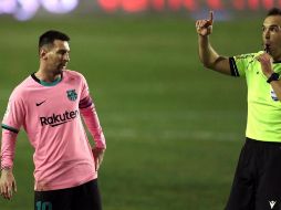 Leo Messi durante el encuentro correspondiente a los octavos de final de la Copa del Rey frente al Rayo Vallecano en el estadio de Vallecas. EFE/K. Huesca