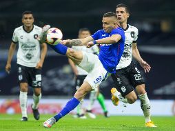 Cruz Azul quiere dejar atrás sus tropiezos y trazar una nueva ruta, pero enfrente tendrá a unos Gallos que tienen sus propias necesidades. AP / ARCHIVO