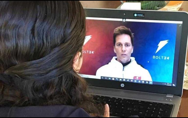 En este Super Bowl 2021, Brady atendió a los medios desde un cuarto, donde se encontraba totalmente solo, frente a una computadora y sin ver a la persona con la que estaba interactuando. EL INFORMADOR