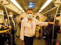 VIAJE. El precandidato de Movimiento Ciudadano (MC) a la alcaldía de Zapopan se trasladó en la Línea 3 del Tren Ligero para llegar a la entrevista con este medio. EL INFORMADOR • F. Atilano