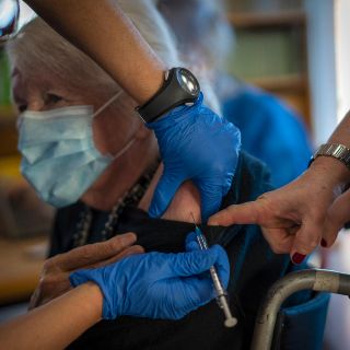 COVID-19: Lanzan plataforma para registrar a adultos mayores para ser vacunados