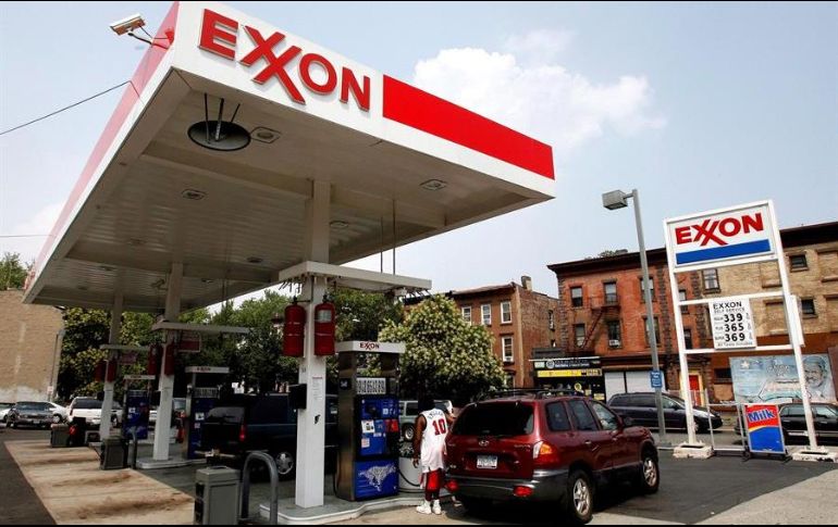 Los ingresos de ExxonMobil disminuyeron un 31% en 2020, a 181 mil 500 millones de dólares. EFE/J. Lane
