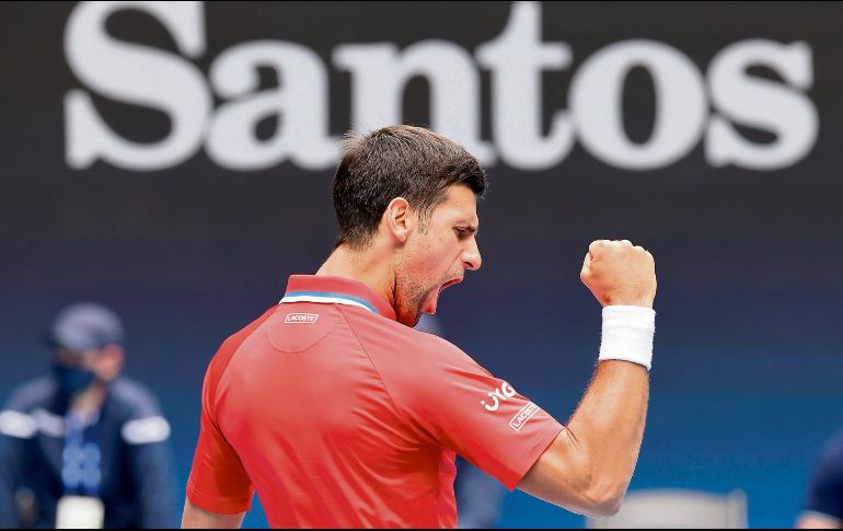 EN RITMO. Novak Djokovic ganó en singles y también aportó para la victoria en dobles de Serbia ante Canadá. AFP• D. Gray