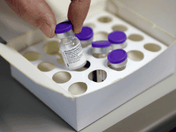 Covax busca acelerar el acceso equitativo a las vacunas para el COVID-19 y asegurar que todos puedan recibirla al mismo tiempo. AFP/ARCHIVO