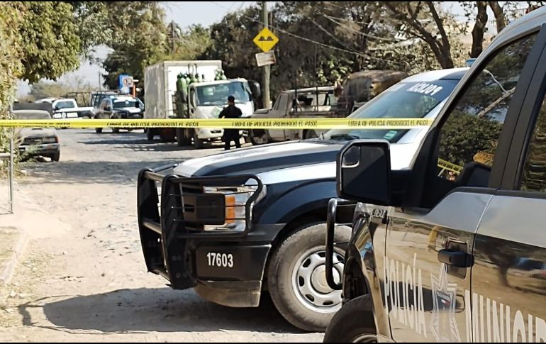 Los oficiales aseguran el camión con los tanques robados, aun no han encontrado al chofer del mismo. ESPECIAL
