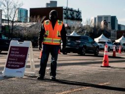Autoridades de algunos estados de EE.UU. han incrementado los requisitos para recibir la vacuna de covid-19 para garantizar el acceso a residentes locales. GETTY IMAGES
