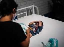 La pesquisa descubrió que ciudadanos estadounidenses recién nacidos fueron expulsados hacia México después de que sus madres fueran sometidas a un veto fronterizo. EFE/ARCHIVO