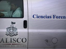 Personal del Instituto Jalisciense de Ciencias Forenses realizó el levantamiento y posterior traslado del cuerpo. EL INFORMADOR / ARCHIVO