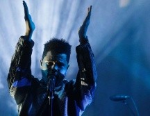 The Weeknd aseguró que su show no tendrá imágenes similares a las que aparecen en sus videos pues, sabe, es un espectáculo que verán familias con niños. AFP/ARCHIVO