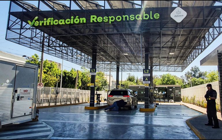 El costo de la verificación de autos es de 500 pesos y sube a 550 en caso de hacerse extemporánea. EL INFORMADOR/ARCHIVO