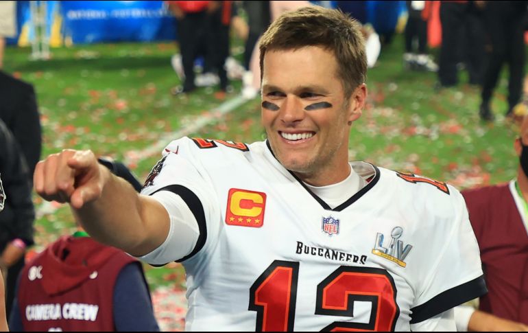 Tom Brady recibió 25 millones de dólares de un contrato de dos temporadas y 50 millones de dólares garantizados, que podría incrementar hasta los 55 con las bonificaciones. AFP / Getty Images / M. Ehrmann