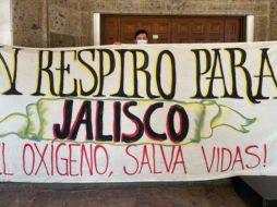 El grupo de la FEU protestó este martes afuera de la Casa Jalisco. ESPECIAL