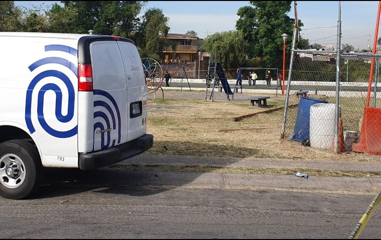 Personal ministerial y del Instituto Jalisciense de Ciencias Forenses acudieron al lugar para iniciar el levantamiento de indicios. ESPECIAL/ARCHIVO