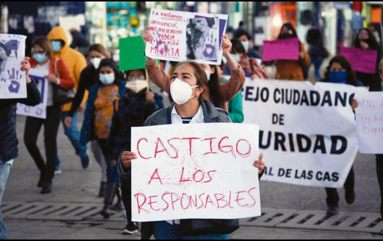 Piden justicia. Mariana Sánchez fue encontrada sin vida en una clínica donde hacía su servicio social. EFE